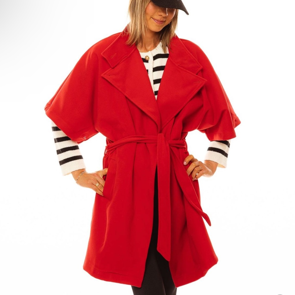LES JUMELLES ANTWERP: NEW RED MALIA GILET: Short-sleeved trench. OS